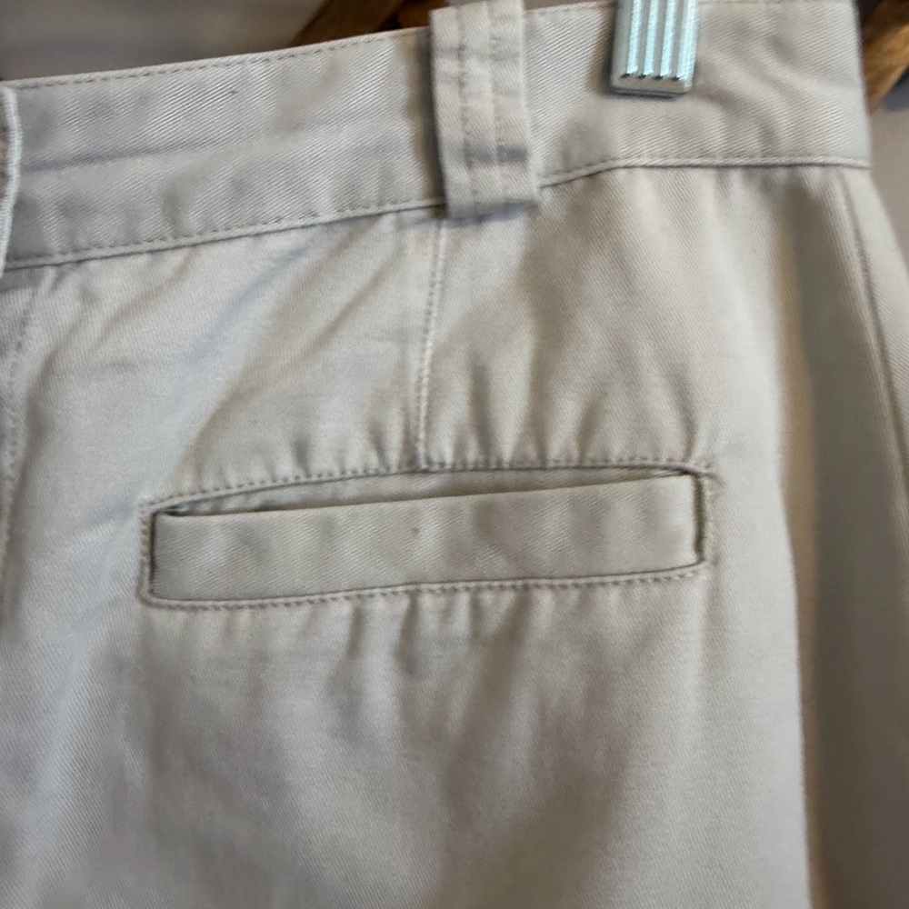 Vintage Tommy Hilfiger Bone Button Front Midi Skirt Size 10 Tall
Preppy classic - Picture 2 of 7
